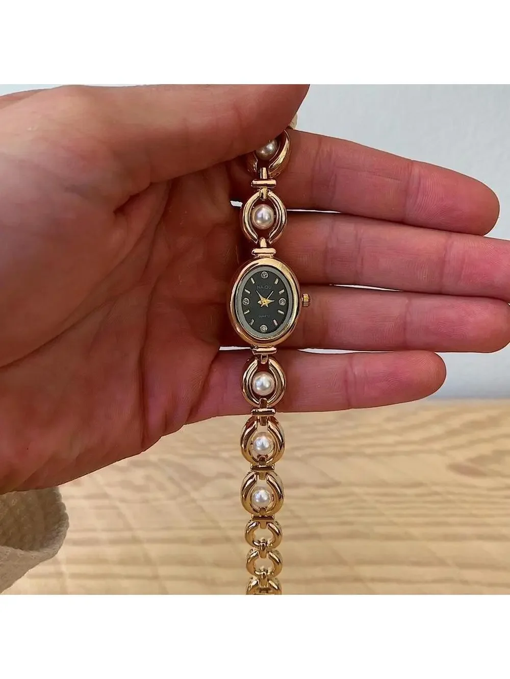 Luxury Y2K style Gold round stainless steel quartz pearl stone charm watch